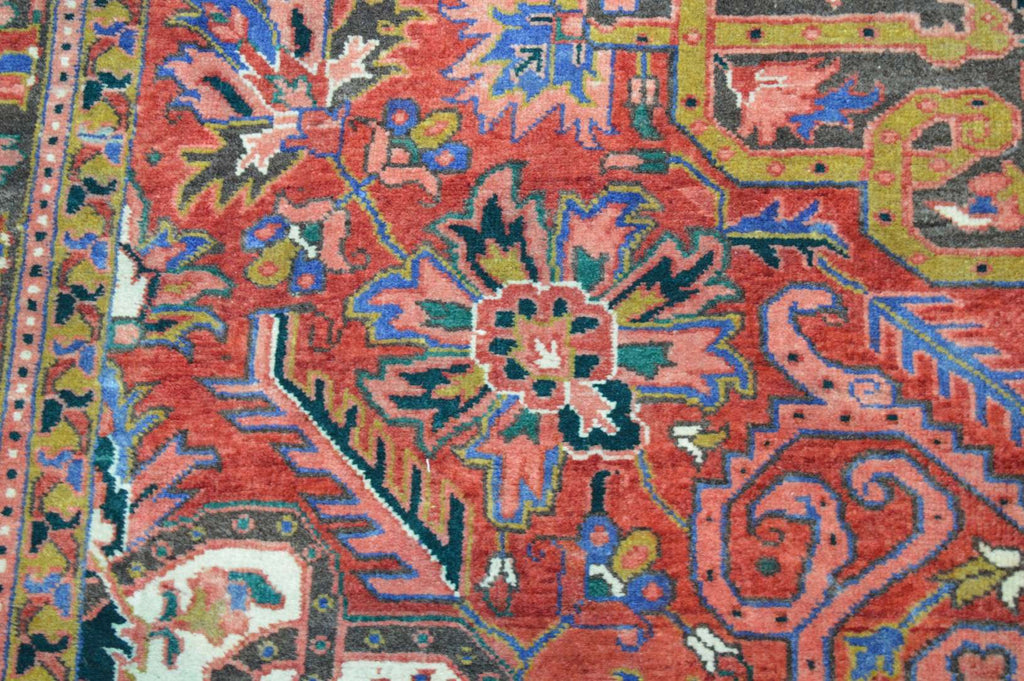 7' 7" x 11' 3" Persian Heriz Rug image 6