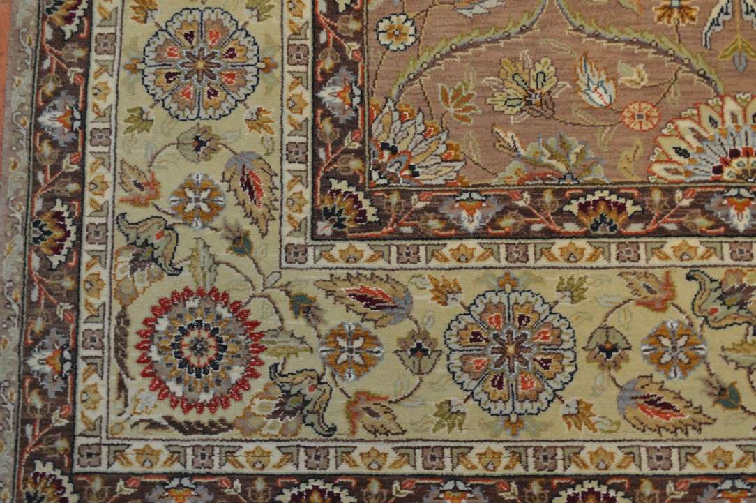 7' 9" x 9' 8" India Agra Rug image 2