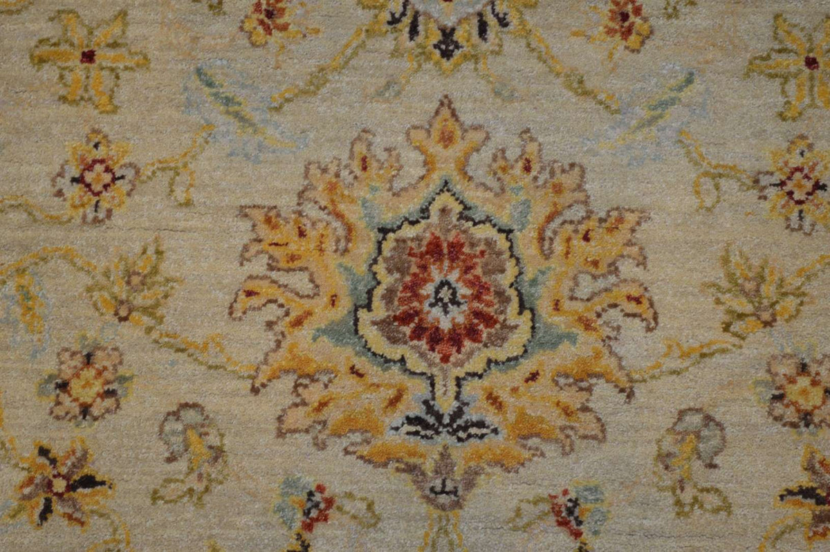 7' 9" x 8' 0" India Sultanabad Square Rug image 8