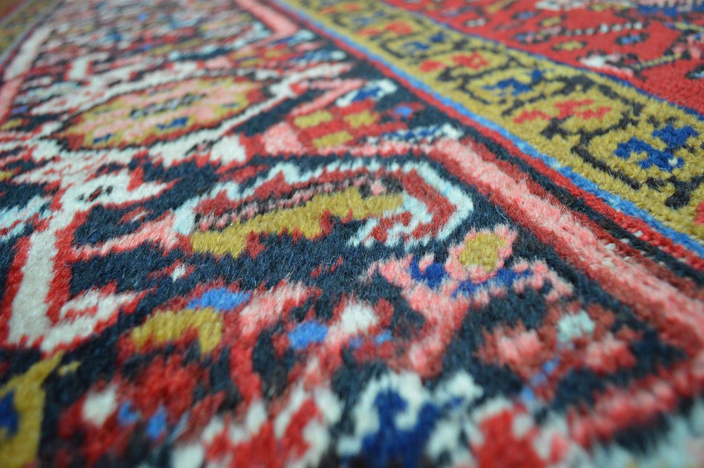 6' 5" x 9' 3" Persian Heriz Rug image 8