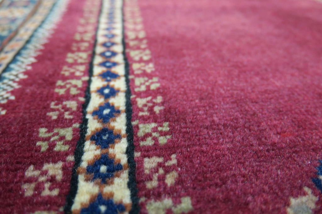 2' 9" x 4' 3" Persian Baluch Rug image 8