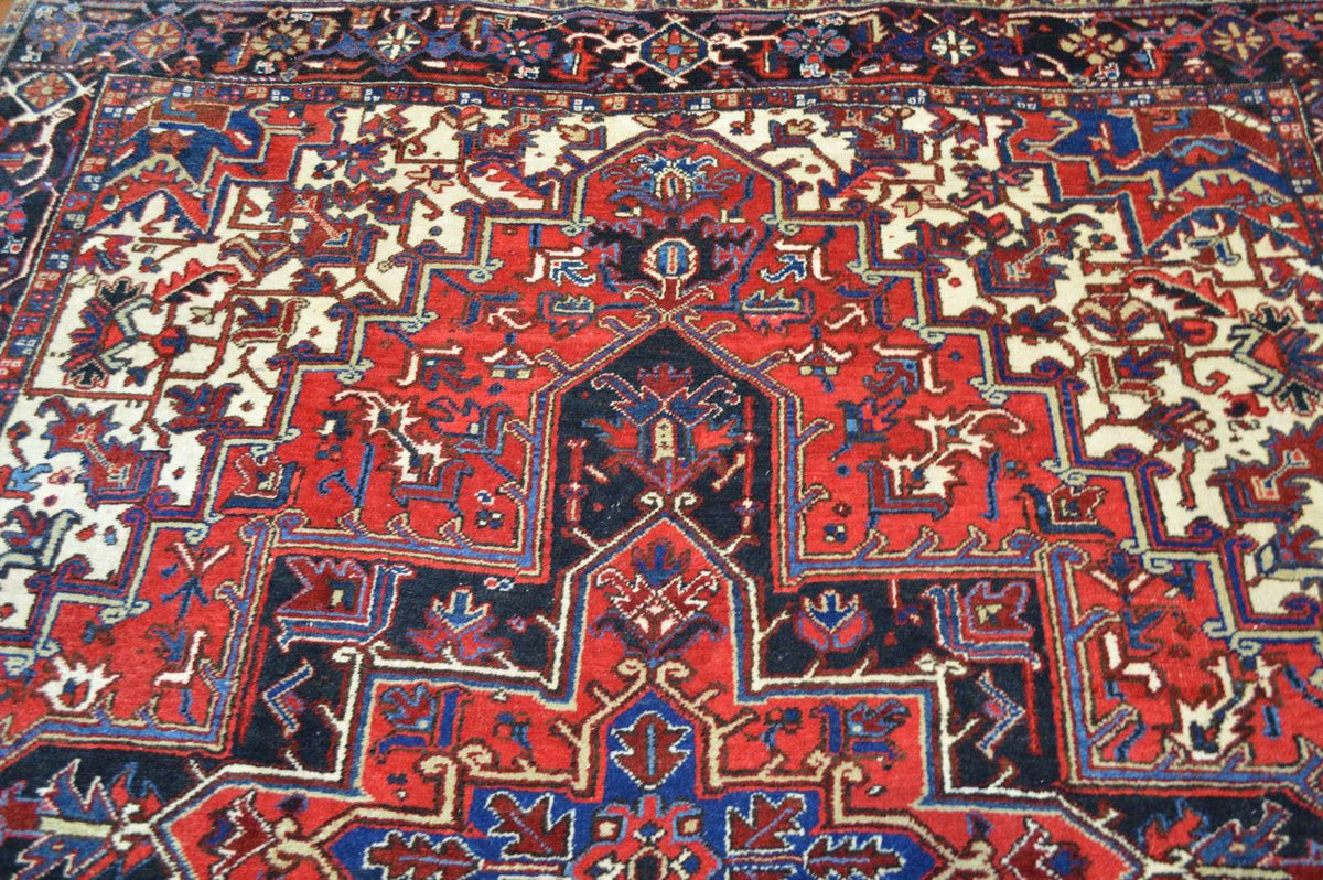 8' 6" x 10' 3" Persian Heriz Rug image 3