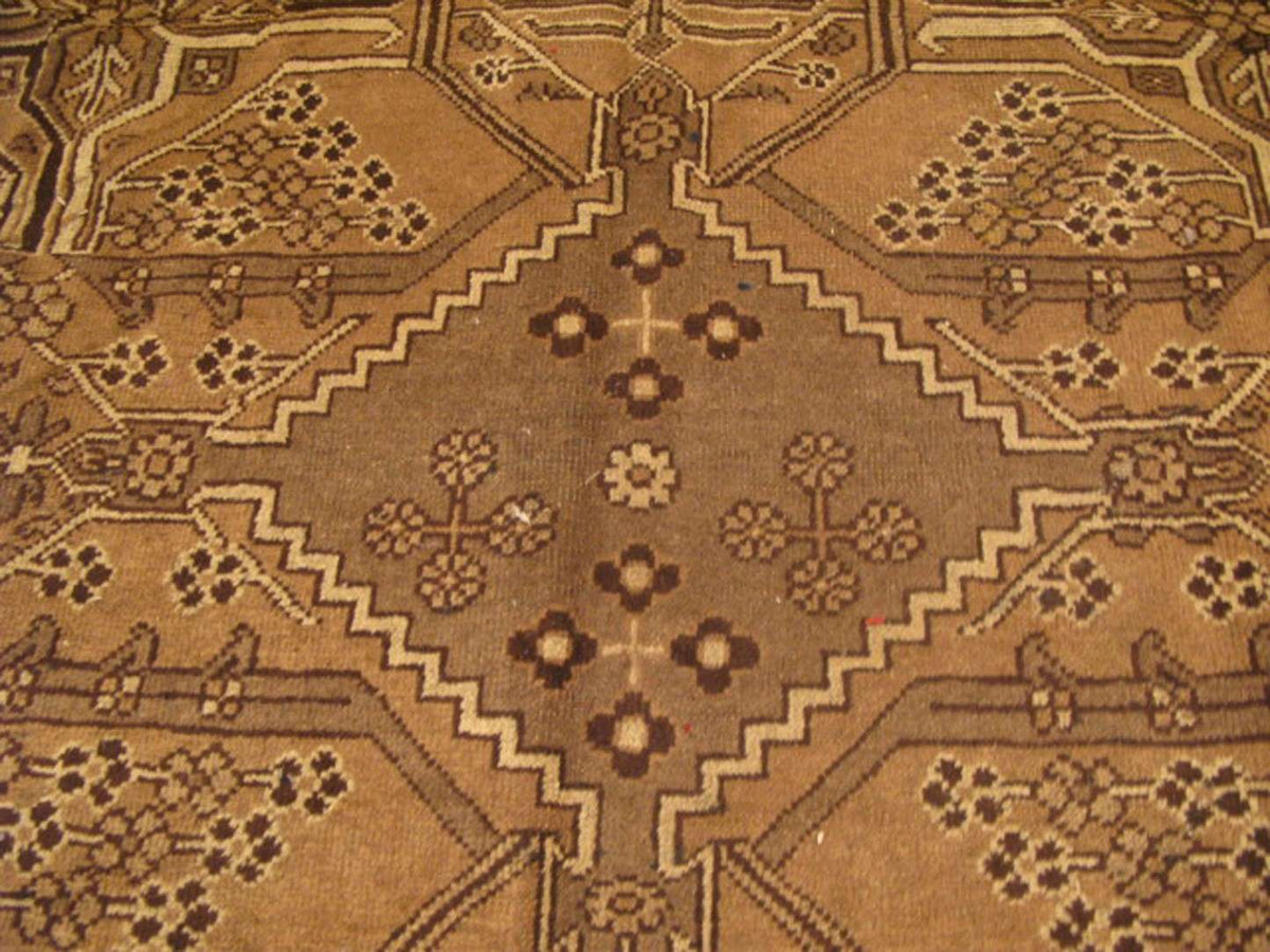 6' 8" x 9' 7" Persian Ferdows Rug image 8