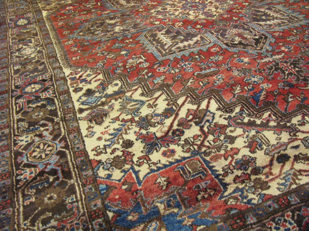 7' 9" x 10' 9" Persian Heriz Rug image 10