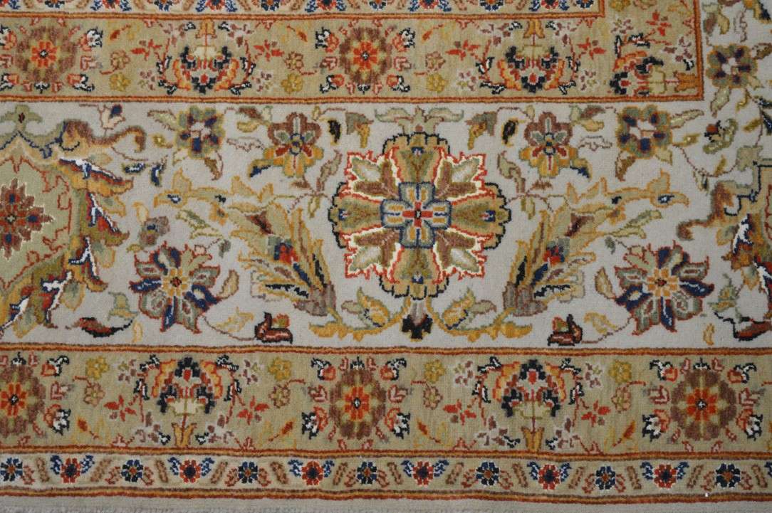 8' 9" x 11' 8" India Agra Rug image 6