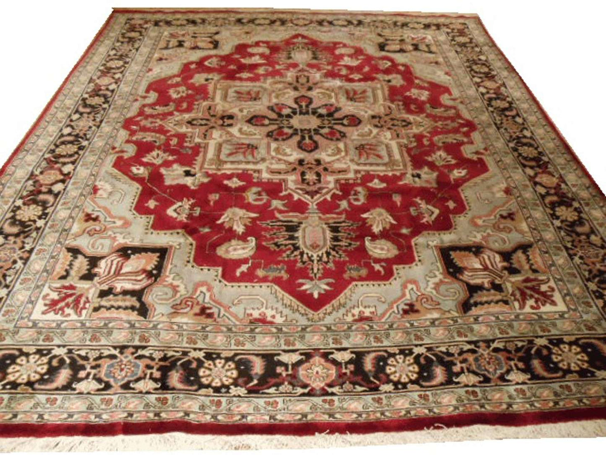 9' 4" x 13' 2" Persian Heriz Rug image 0
