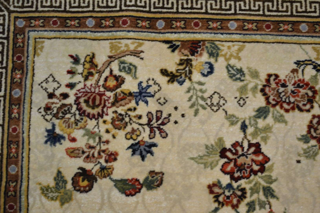 2' 5" x 3' 8" India Agra Rug image 6