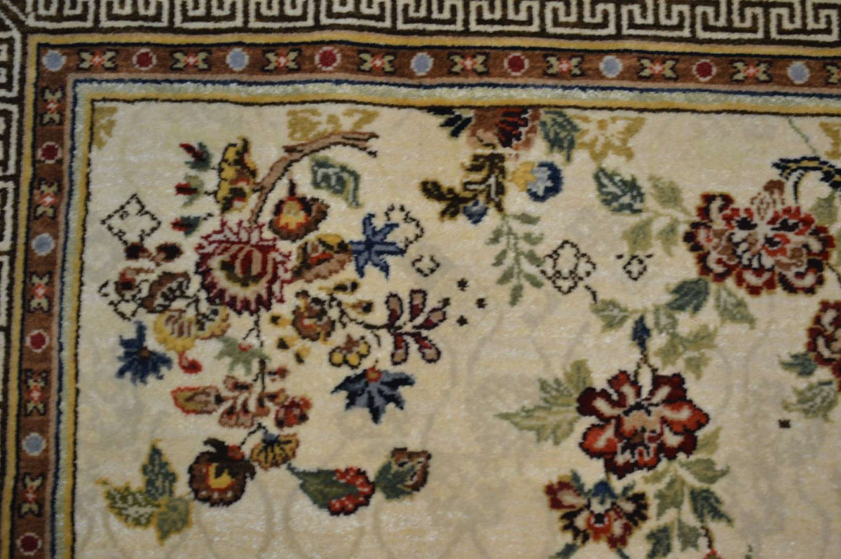 2' 5" x 3' 8" India Agra Rug image 6