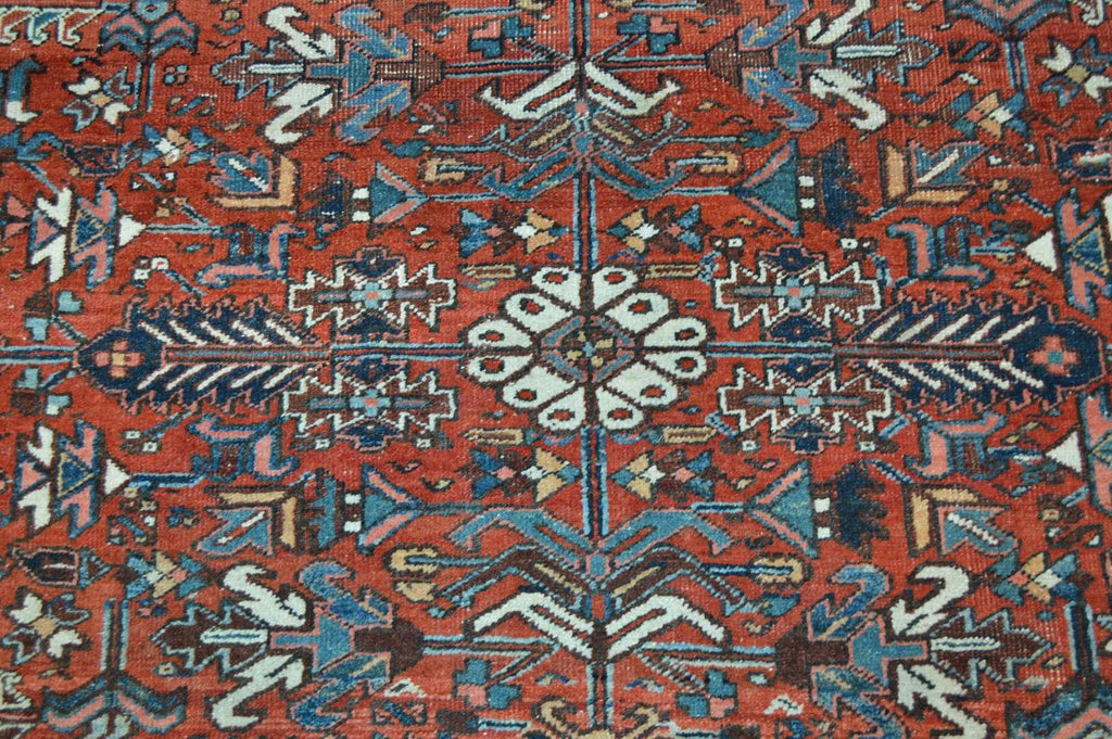 7' 8" x 10' 0" Persian Heriz Rug image 9