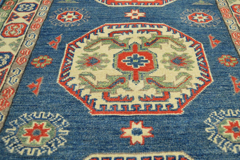 2' 8" x 6' 4" Pakistan Kazak Rug image 4