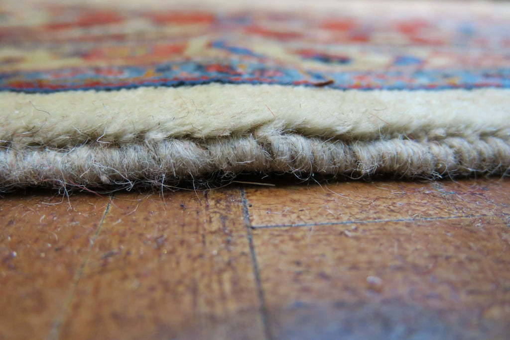 10' 3" x 13' 6" Persian Sarouk Rug image 3