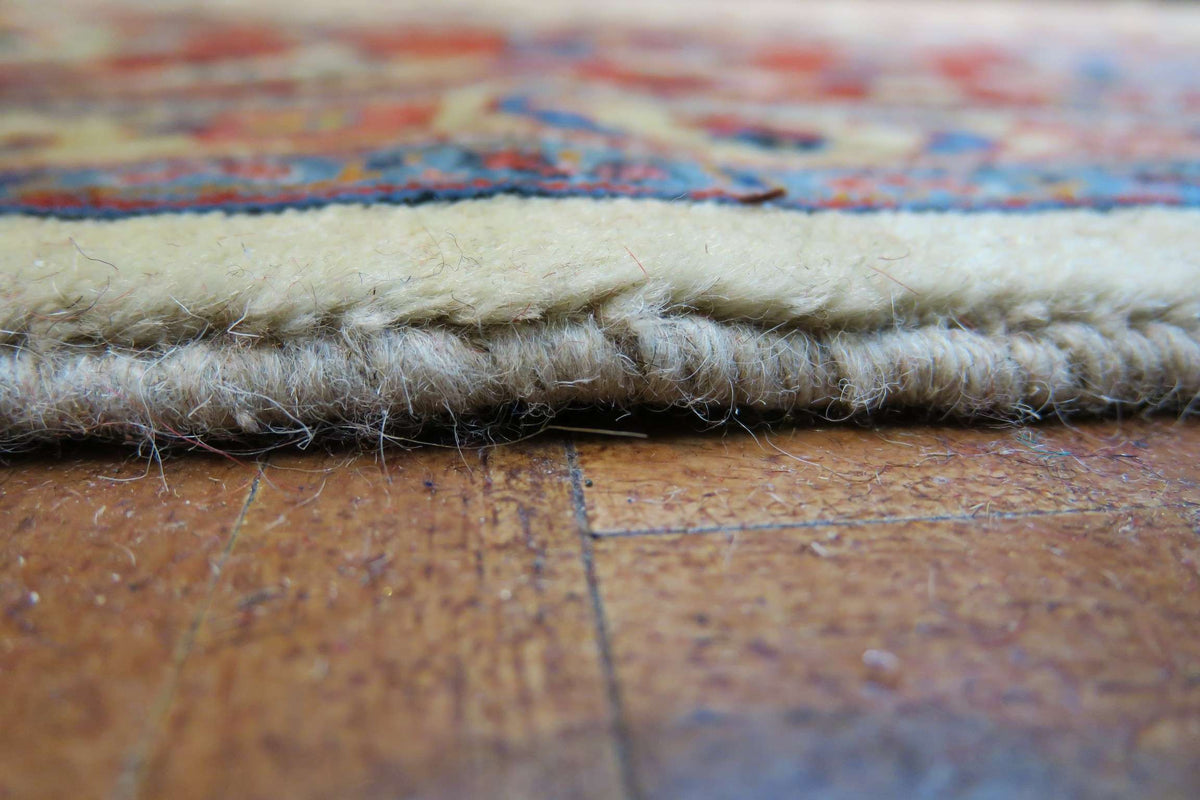 10' 3" x 13' 6" Persian Sarouk Rug image 3