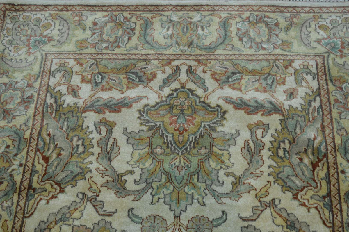 4' 0" x 6' 3" India Jaipur Rug image 8