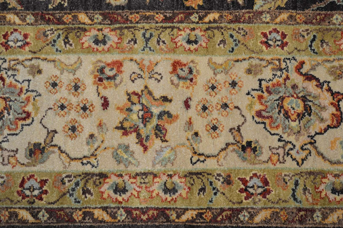 8' 0" x 10' 1" India Sultanabad Rug image 2