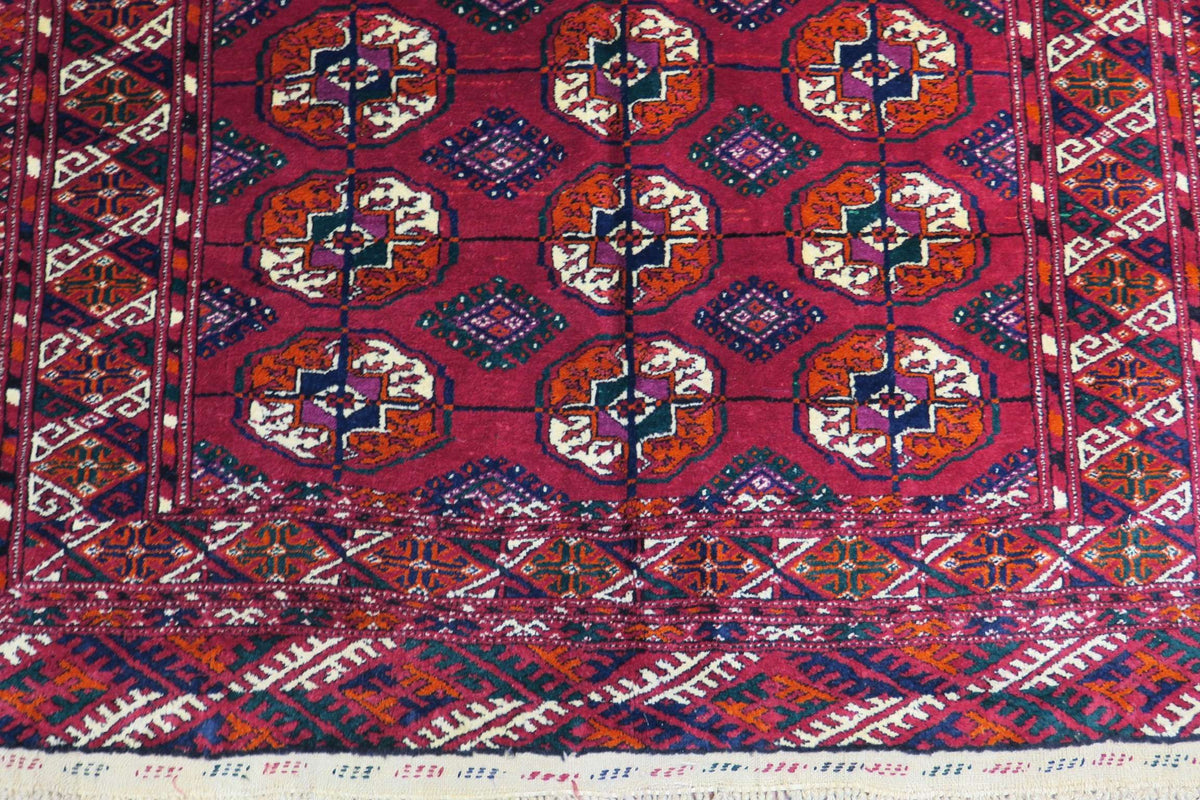 4' 9" x 3' 5" Persian Turkeman Rug