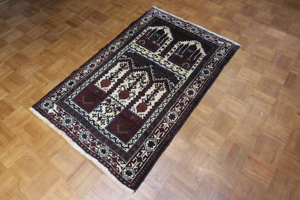2'9'' x 4'6'' Persian Baluch Rug