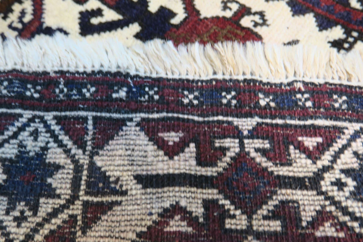 2'9'' x 4'6'' Persian Baluch Rug