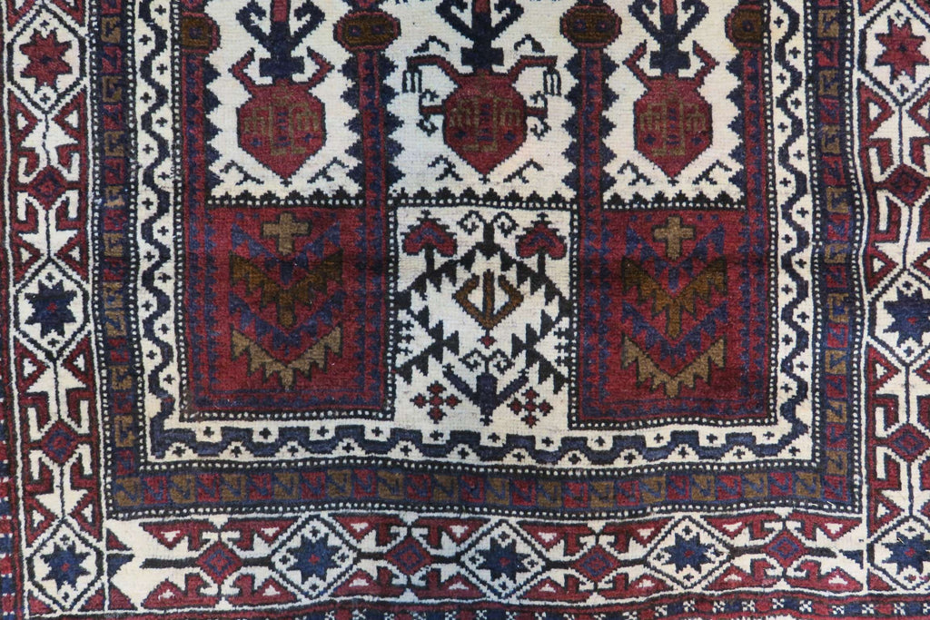 2'9'' x 4'6'' Persian Baluch Rug