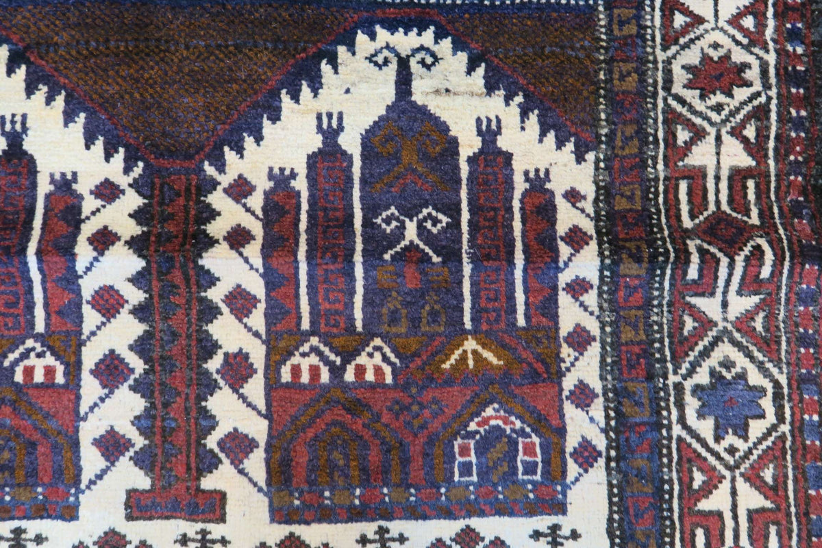 2'9'' x 4'6'' Persian Baluch Rug
