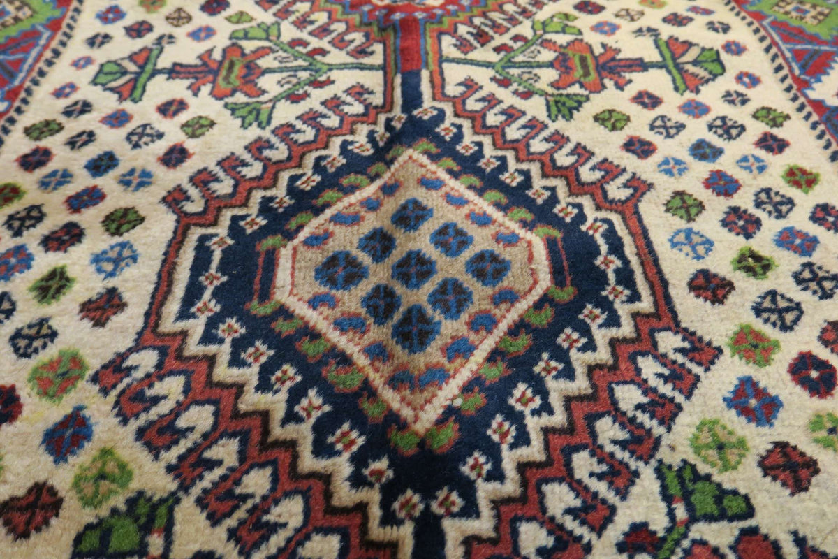 2' 6" x 4' 3" Persian Yalameh Rug