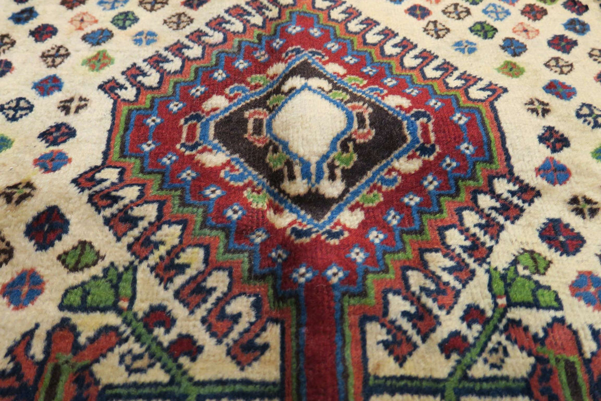 2' 6" x 4' 3" Persian Yalameh Rug