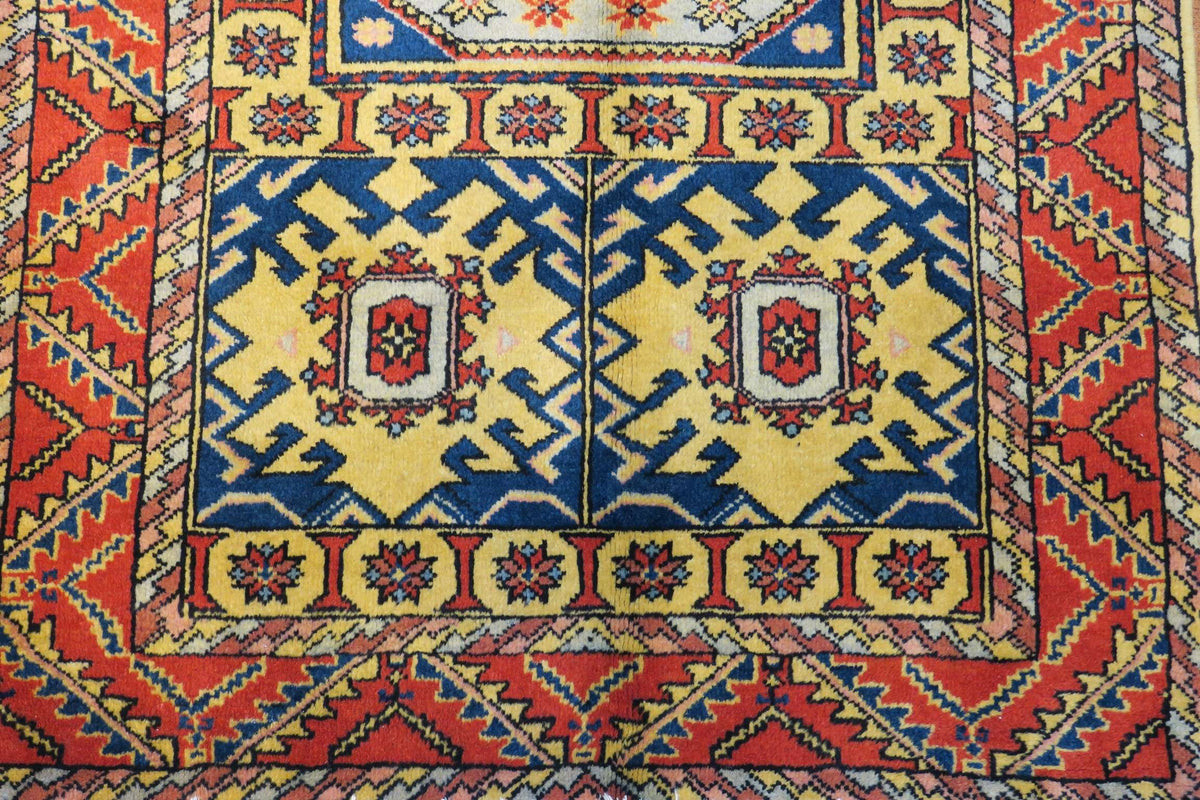2' 9" x 5' 3" Persian Ardabil Rug