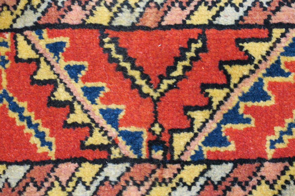 2' 9" x 5' 3" Persian Ardabil Rug