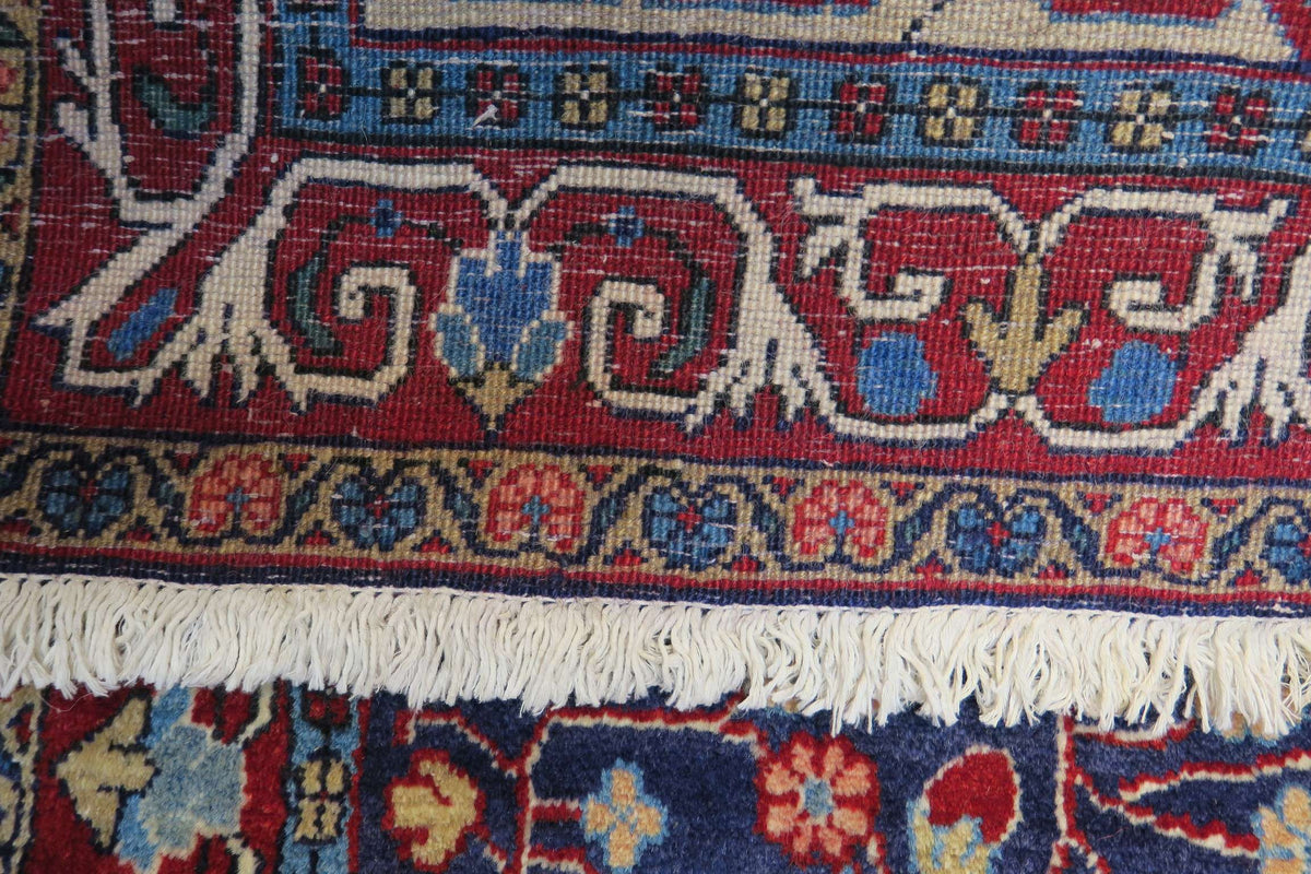 3' 5" x 5' 1" Persian Sarouk Rug