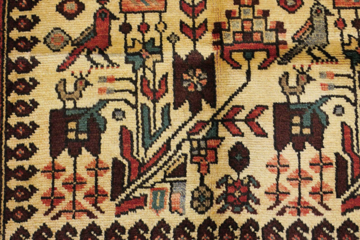 2'7'' x 4'3'' Persian Hamadan Rug