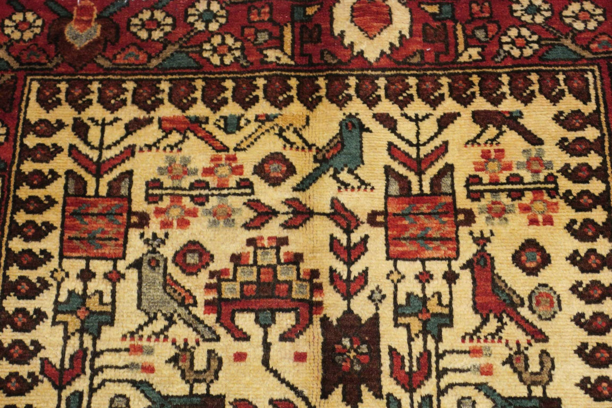2' 7" x 4' 3" Persian Hamadan Rug