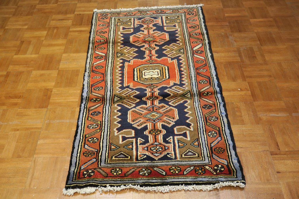 2' 4" x 4' 5" Persian Hamadan Rug