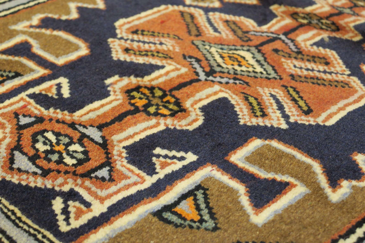 2'4'' x 4'5'' Persian Hamadan Rug