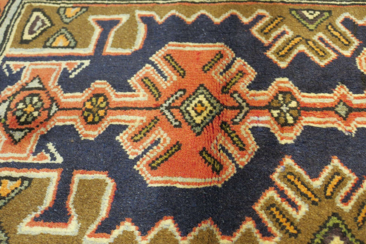 2' 4" x 4' 5" Persian Hamadan Rug
