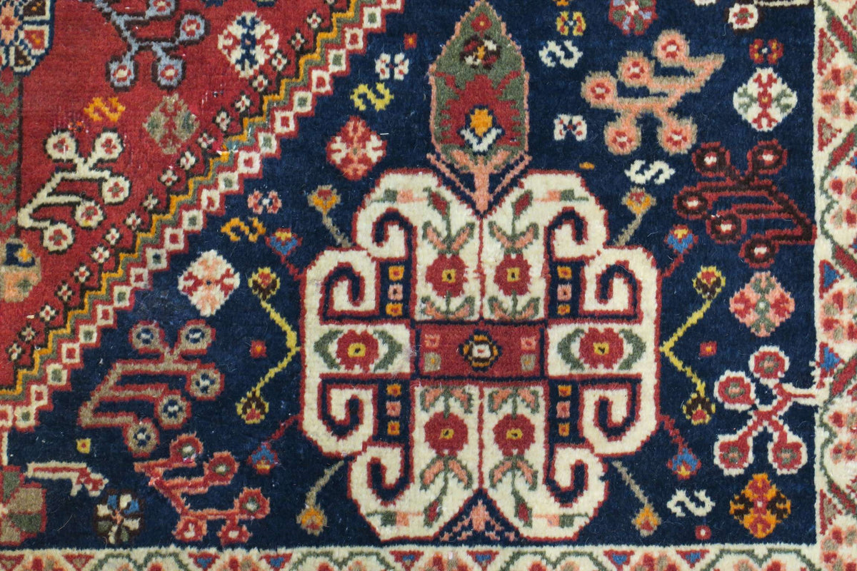 3' 1" x 4' 7" Persian Abadeh Rug