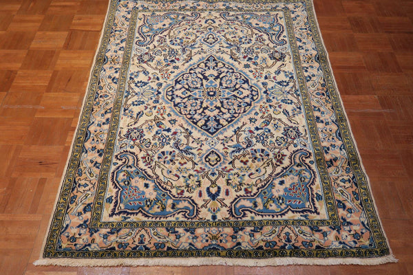 3' 4" x 5' 1" Persian Qoumsheh Rug