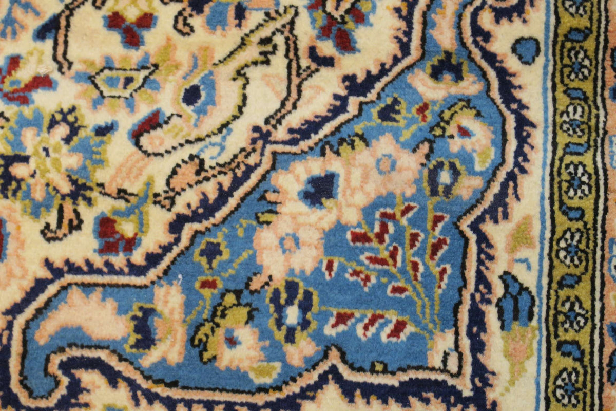 3' 4" x 5' 1" Persian Qoumsheh Rug