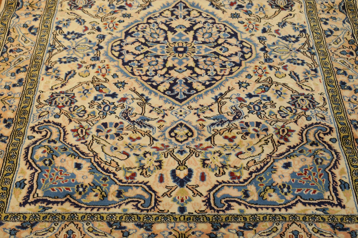 3' 4" x 5' 1" Persian Qoumsheh Rug