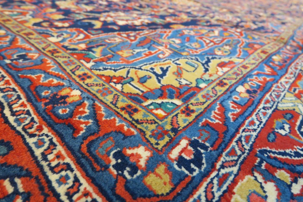 6' 9" x 10' 5" Persian Sarouk Rug