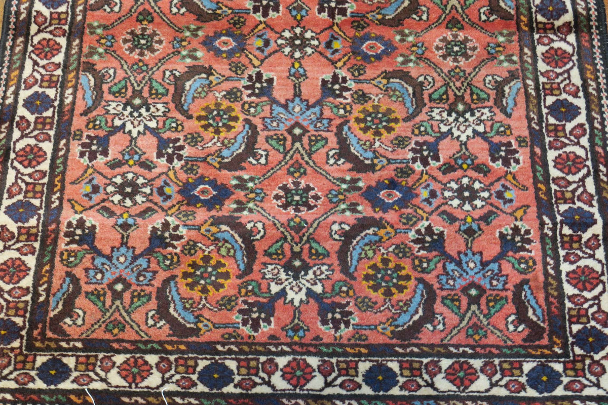 2'7'' x 3'5'' Persian Hamadan Rug