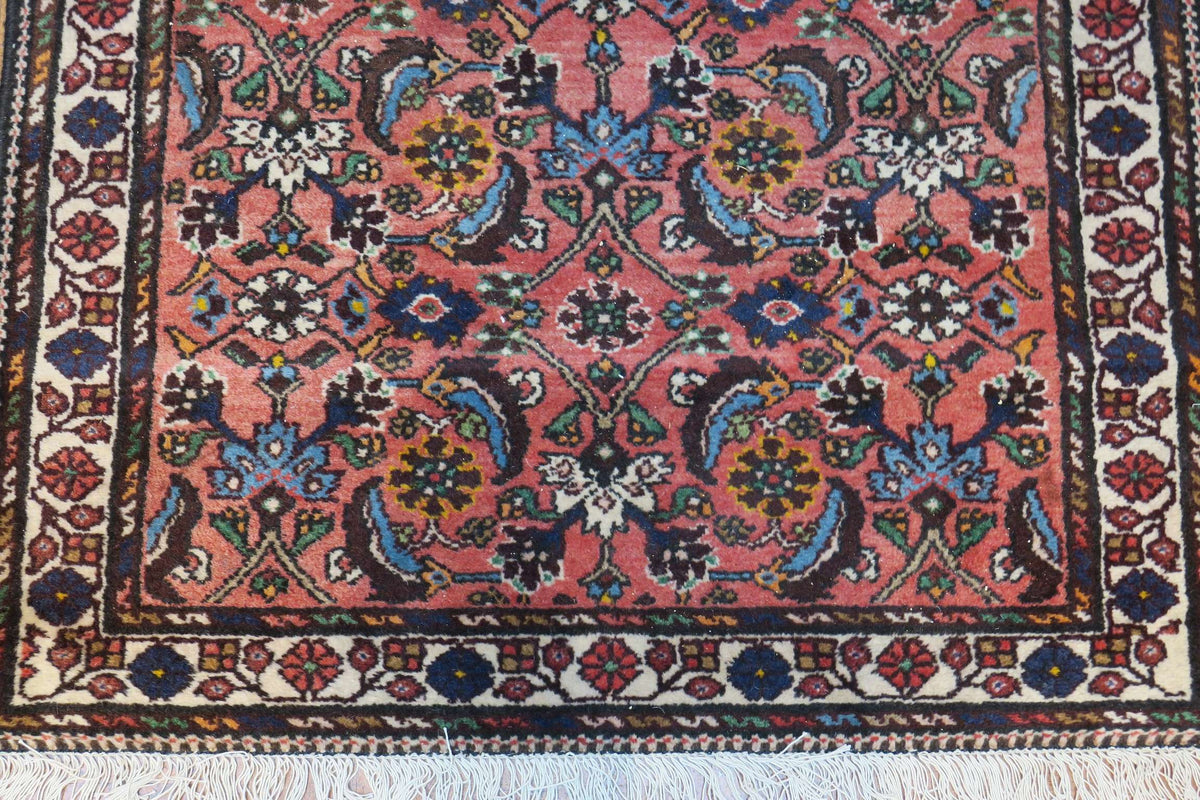 2'7'' x 3'5'' Persian Hamadan Rug