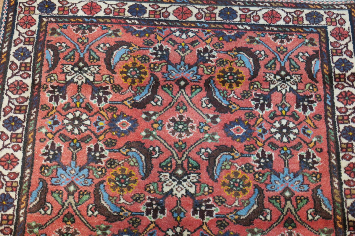 2' 7" x 3' 5" Persian Hamadan Rug