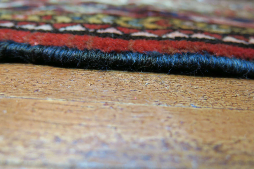 5' 1" x 6' 8" Persian Hamadan Rug