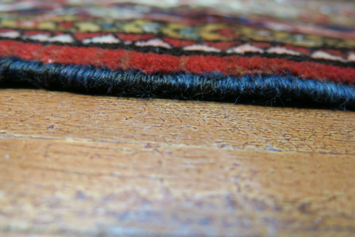 5' 1" x 6' 8" Persian Hamadan Rug