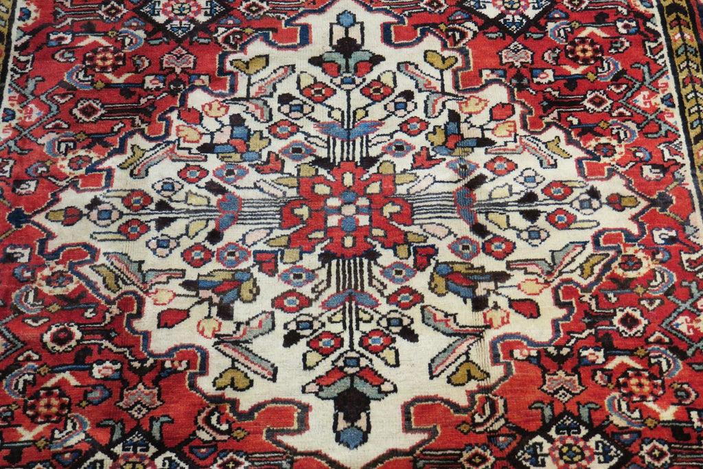 5' 1" x 6' 8" Persian Hamadan Rug