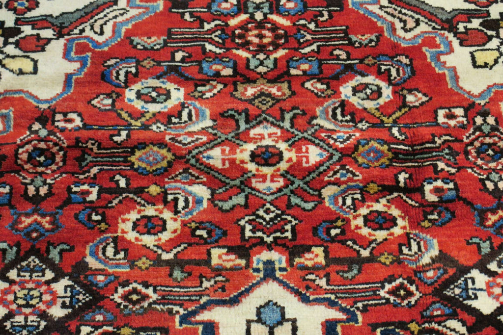 5' 1" x 6' 8" Persian Hamadan Rug