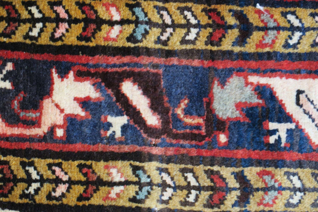 5' 1" x 6' 8" Persian Hamadan Rug