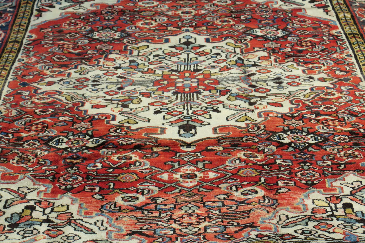 5' 1" x 6' 8" Persian Hamadan Rug