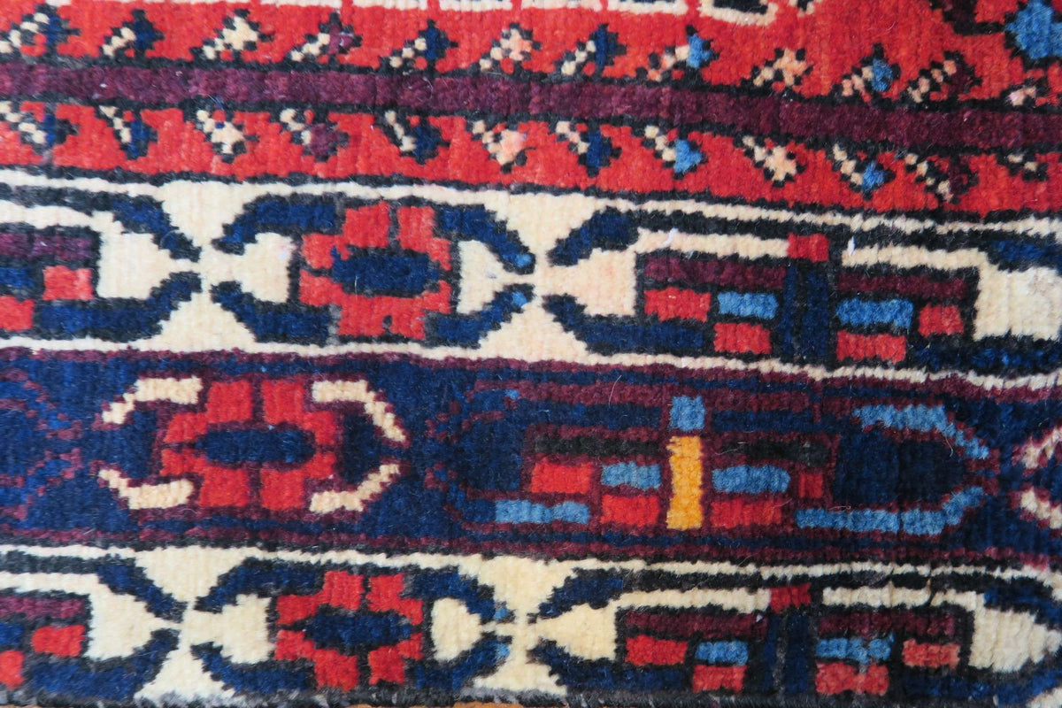 4' 9" x 6' 8" Persian Sirjan Rug