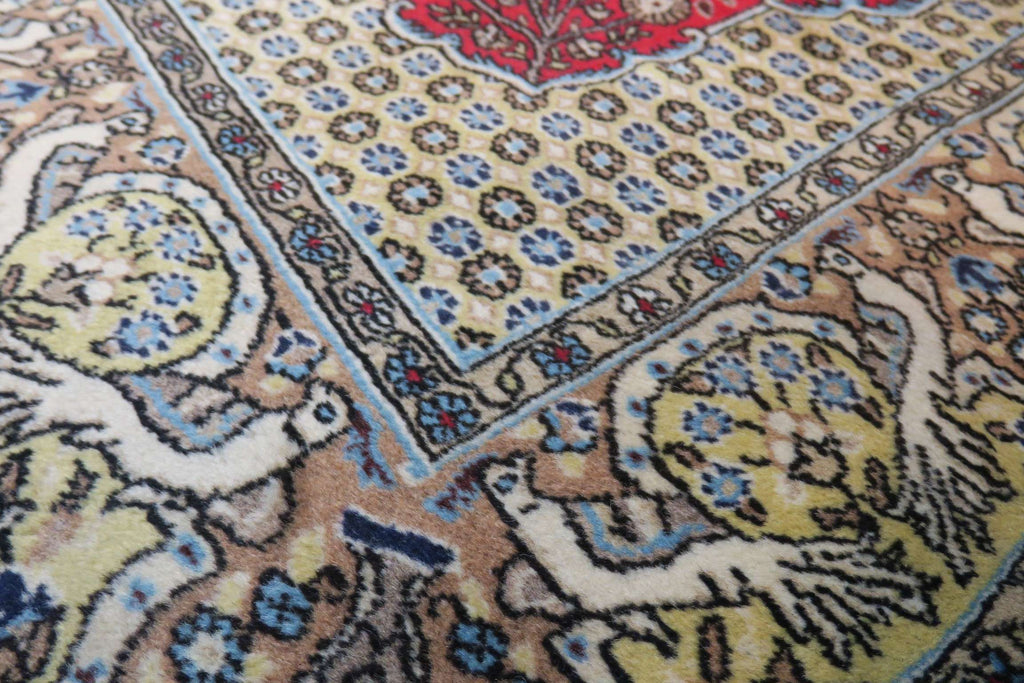 4' 4" x 6' 9" Persian Qoumsheh Rug