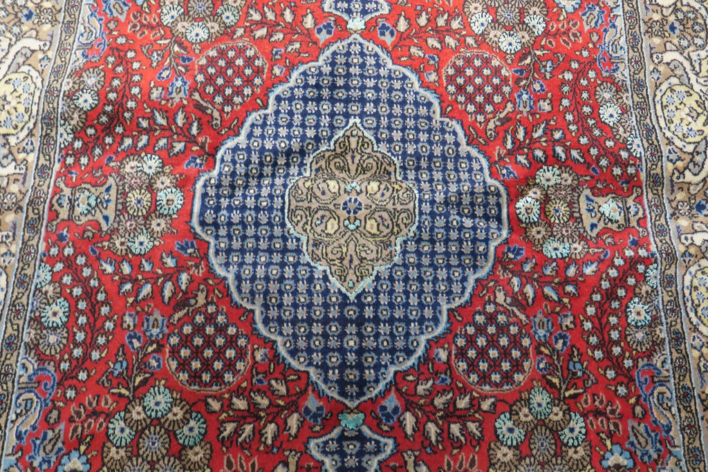 4' 4" x 6' 9" Persian Qoumsheh Rug